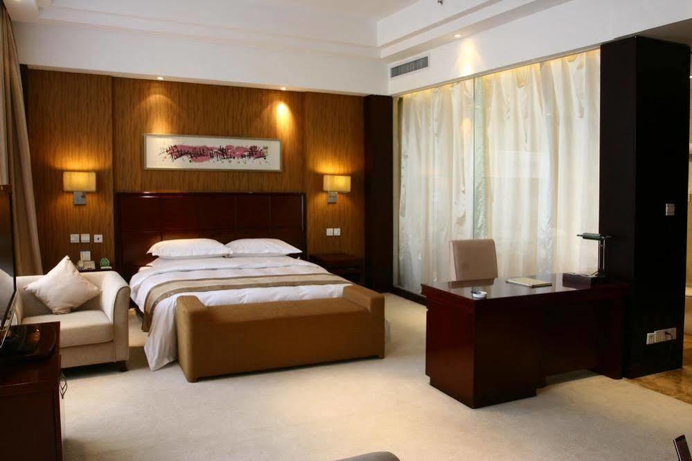 Tianrui Business Hotel 太原 外观 照片