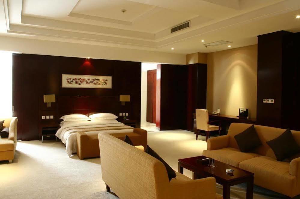 Tianrui Business Hotel 太原 外观 照片